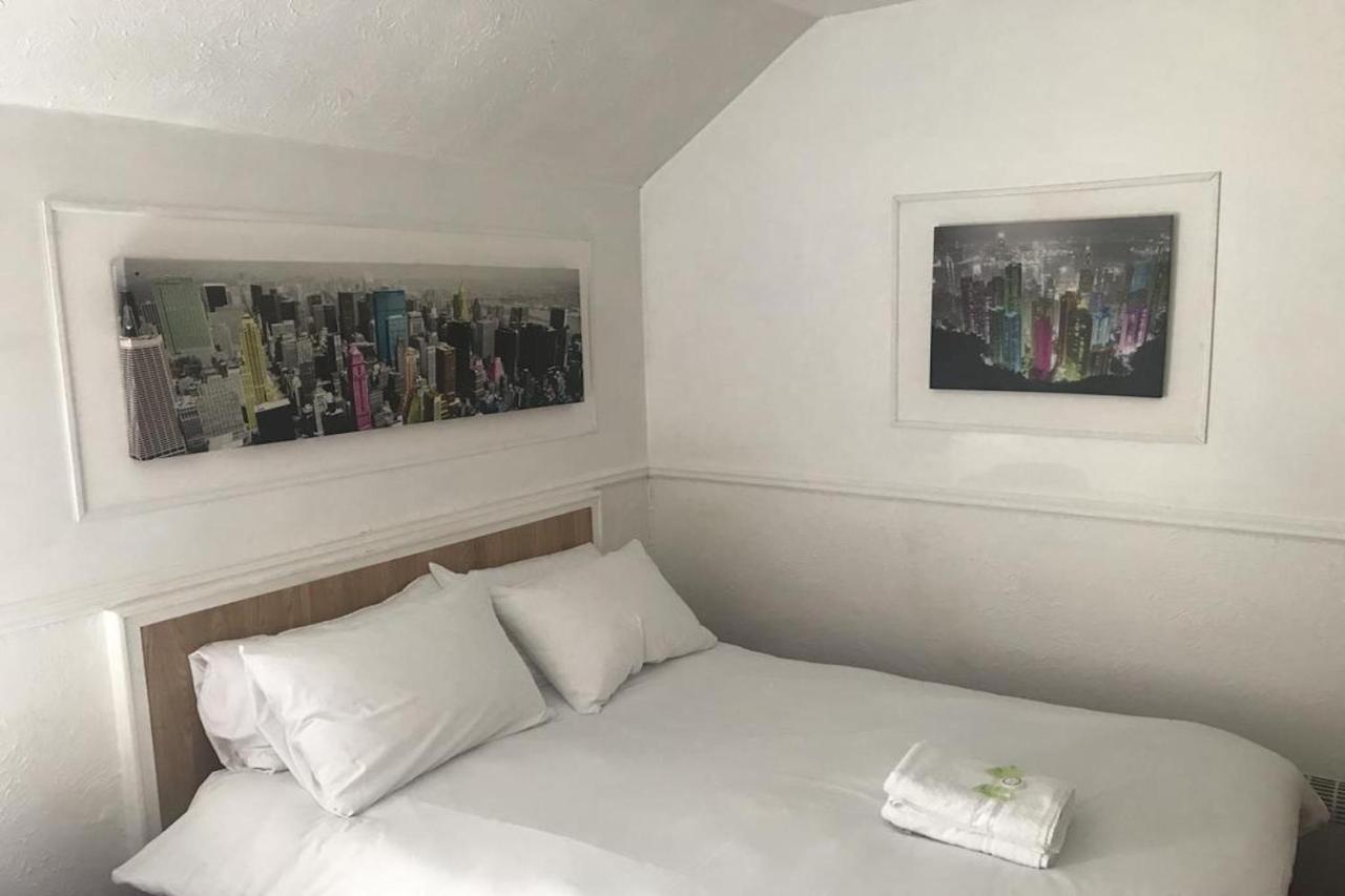 Oyo Maggie Jones Guest House カーディフ エクステリア 写真